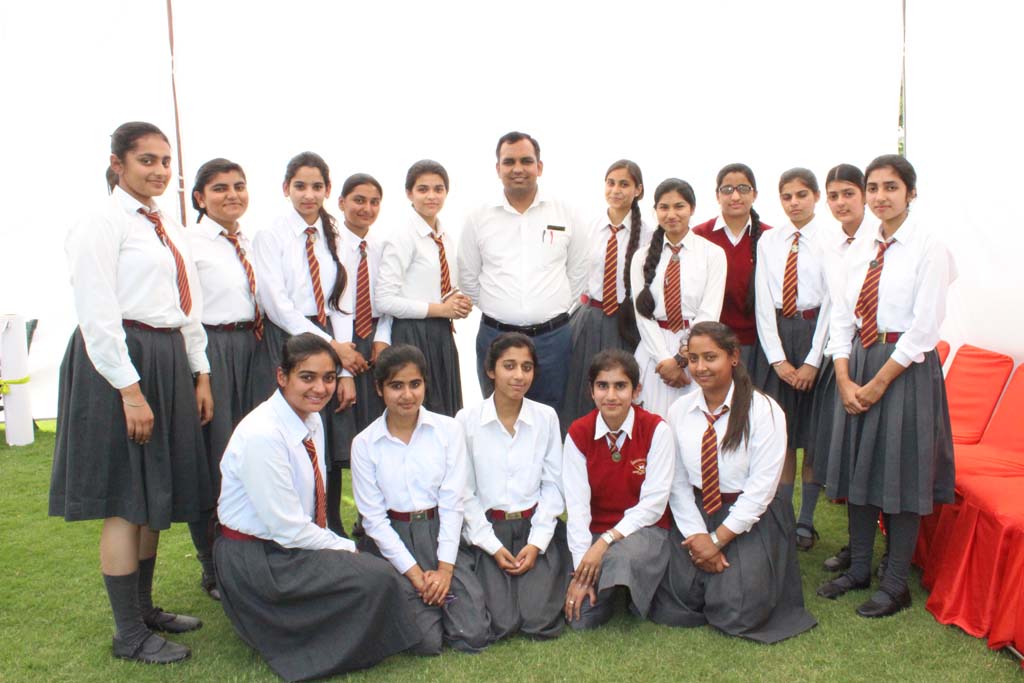 LAST DAY IN SCHOOL OF CLASS XII – SESSION 2015-16